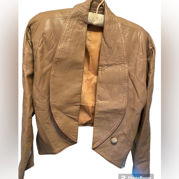 Cropped leather jacket. - Picture 3 of 7